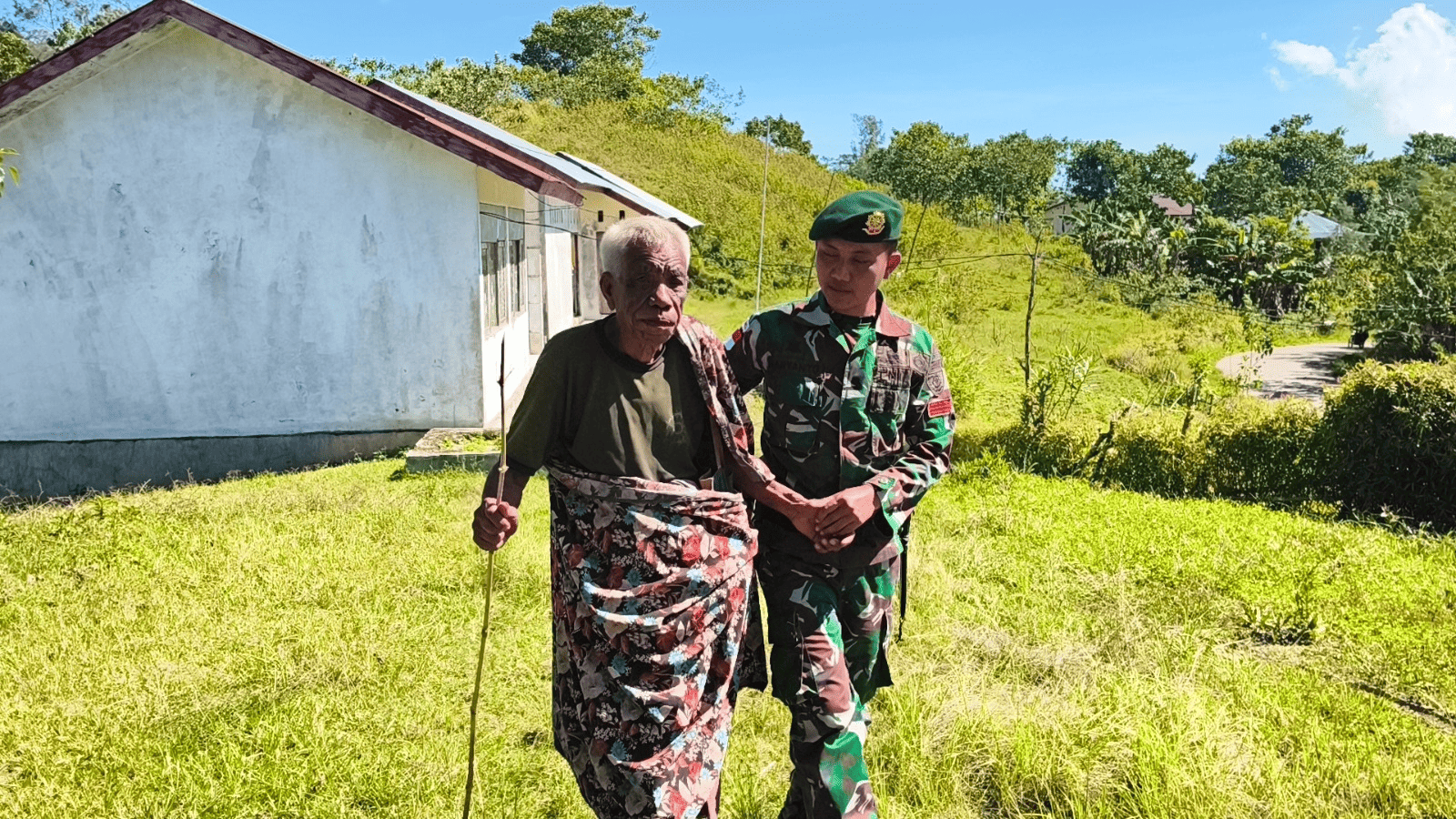 Sambut Paskah, Satgas Yonarmed 12 Kostrad Gelar Aksi Sosial di Piebulak